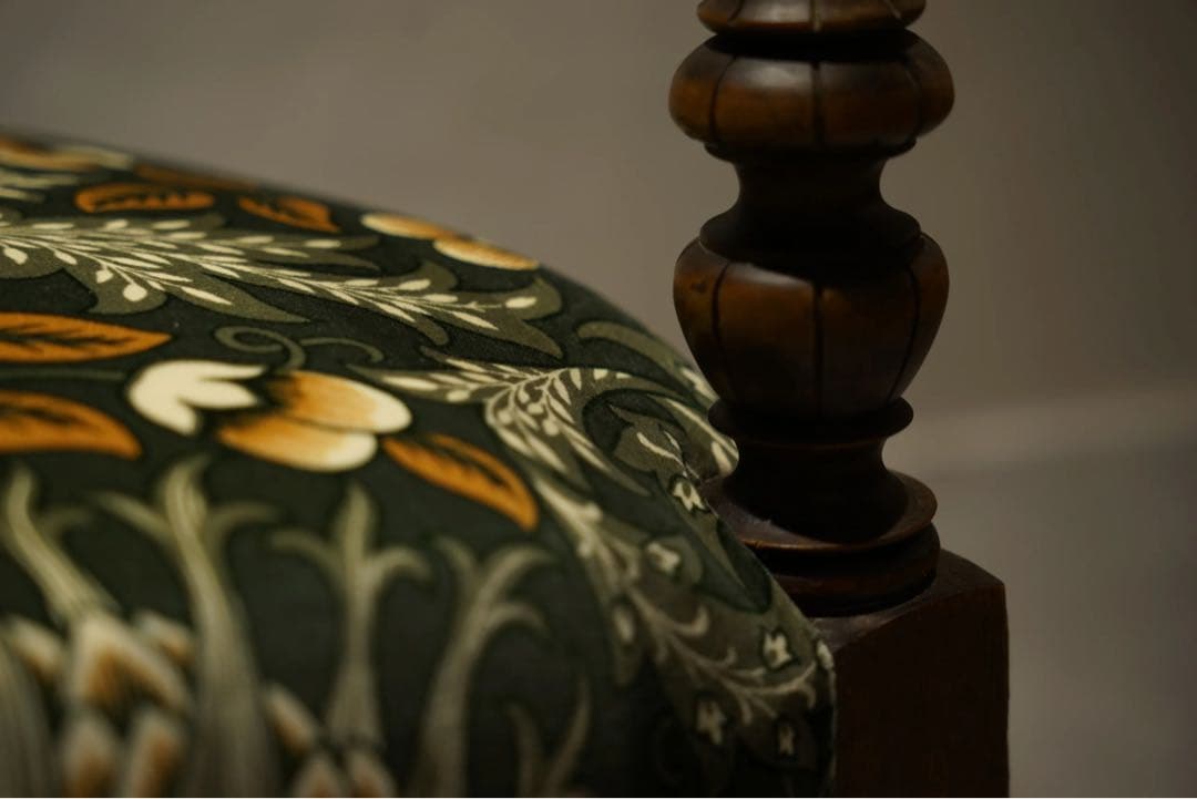 イギリスアンティーク　アームチェア　ヴィクトリアン様式WilliamMorris