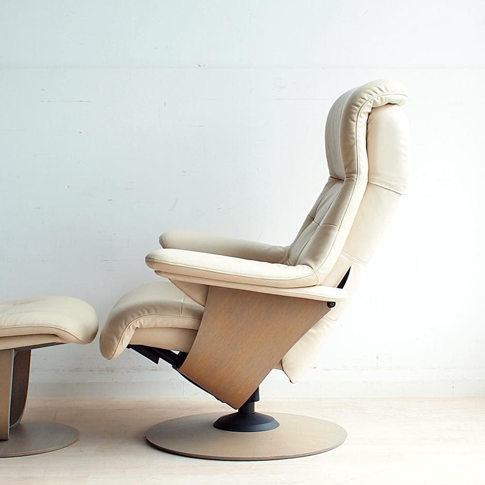 カリモク 「ザ・ファースト」 本革 リクライニングチェア オットマン付き