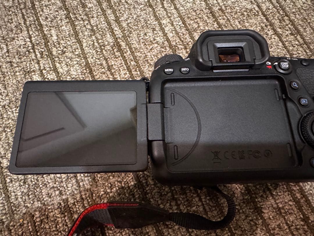 メ*ン様 Canon EOS 6D Mk2 デジタル一眼レフカメラ 本体