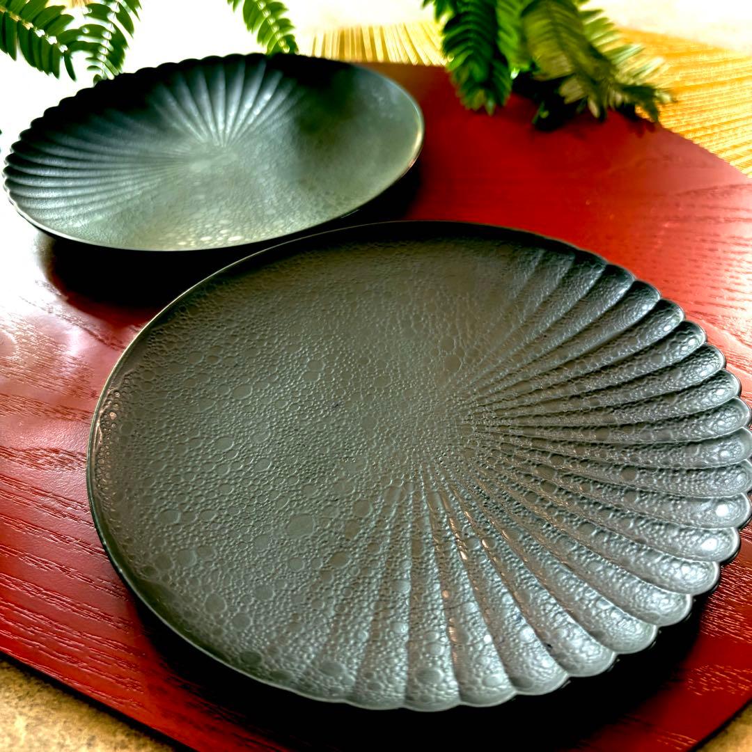 片菊彫プレート　16cm皿　２枚　泡化粧　パレスプレート　黒 高級料亭中皿 作家