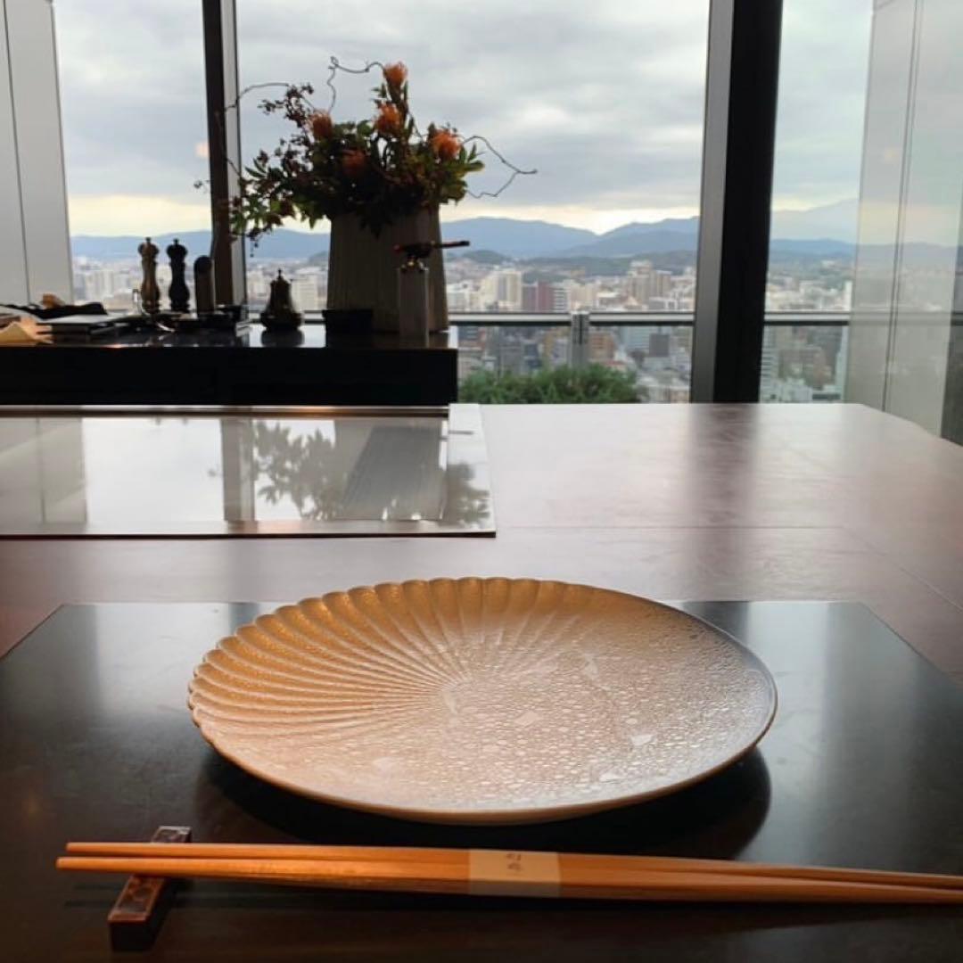 片菊彫プレート　16cm皿　２枚　泡化粧　パレスプレート　黒 高級料亭中皿 作家