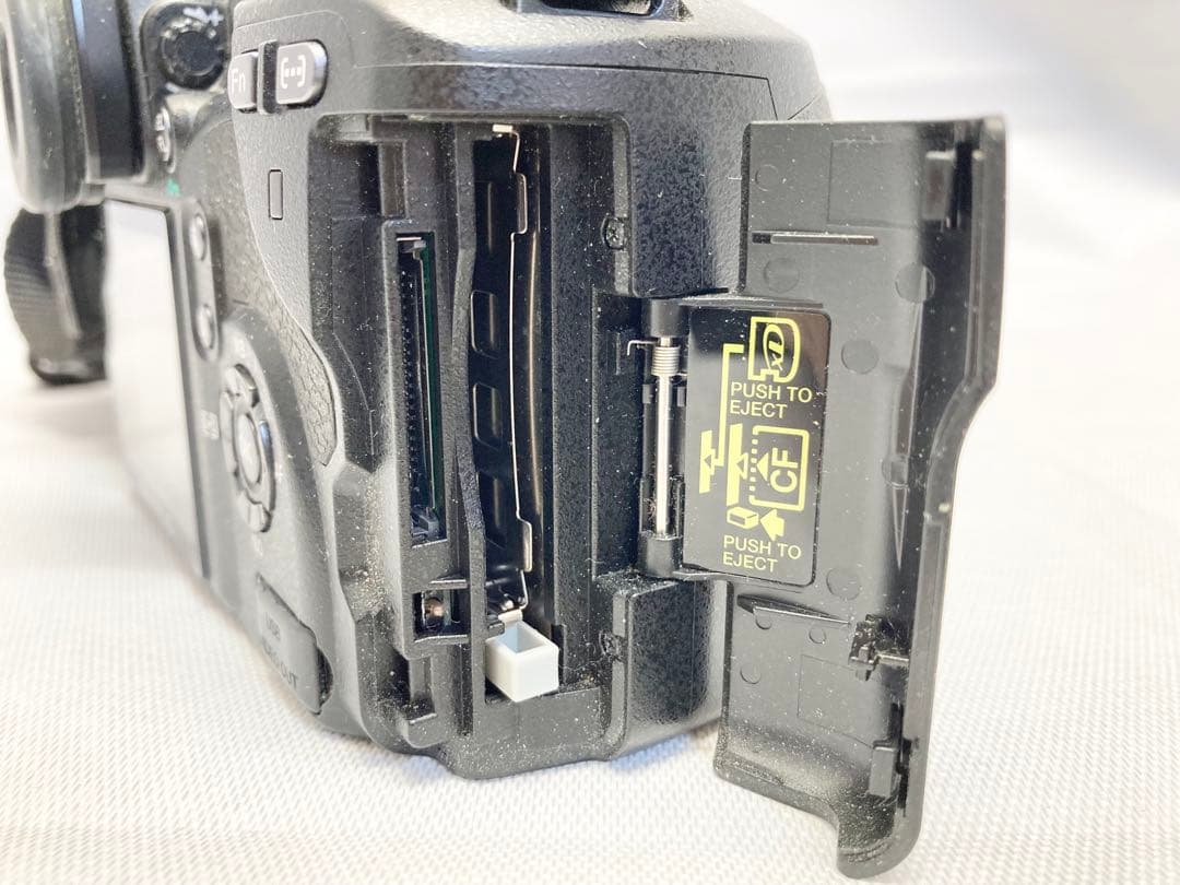 ともOLYMPUS オリンパス E-510 デジタル一眼レフカメラ