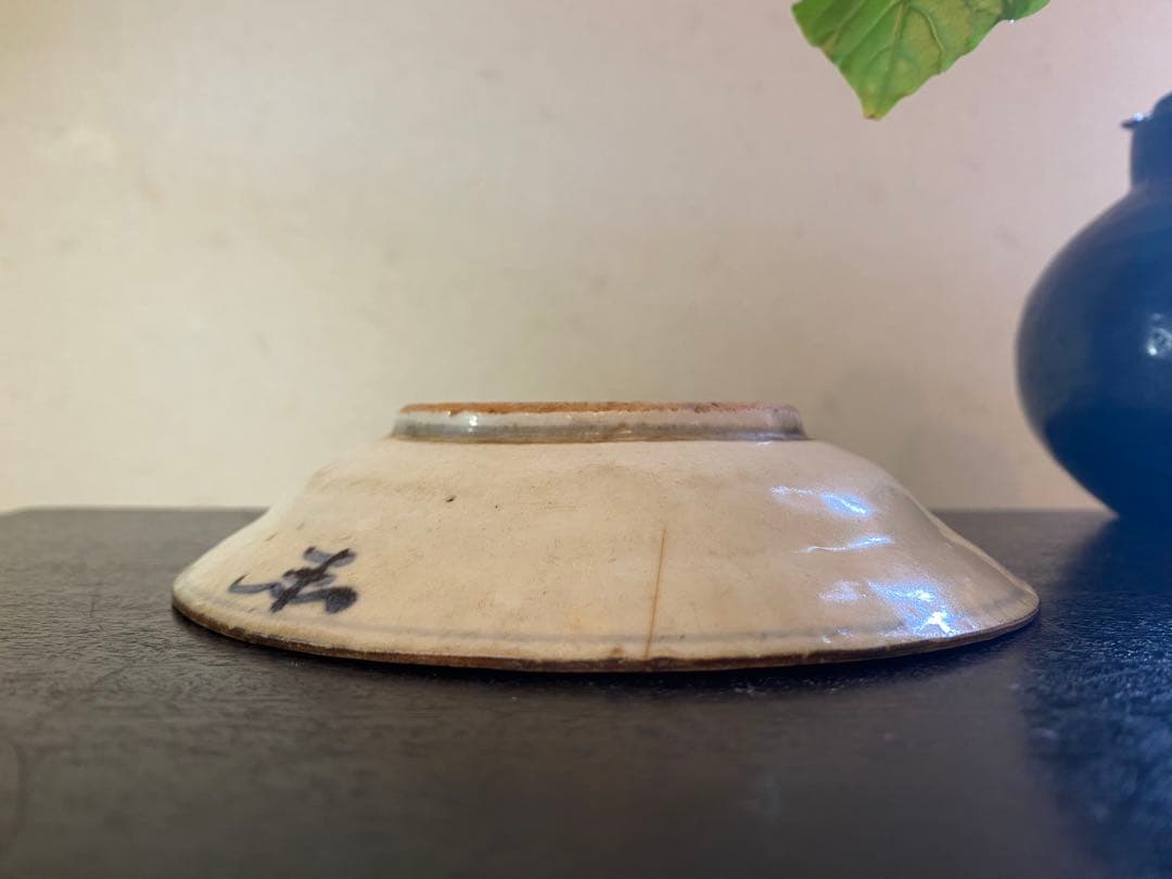 訳あり・アンティーク・徳化窯・染付・鉄釉縁籠花文皿・唐木鑑賞スタンド付２点セット