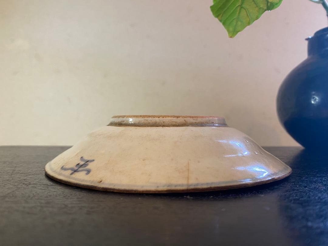 訳あり・アンティーク・徳化窯・染付・鉄釉縁籠花文皿・唐木鑑賞スタンド付２点セット