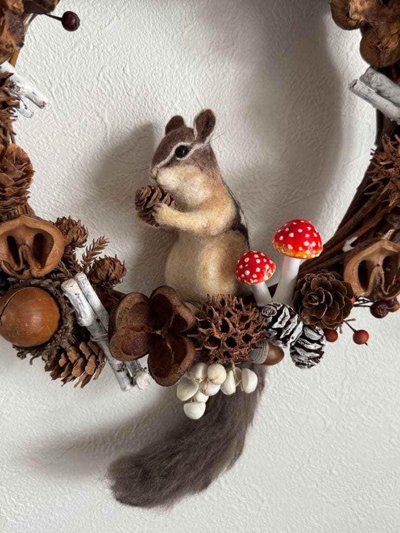 シマリス　リース（大、中）　羊毛フェルト