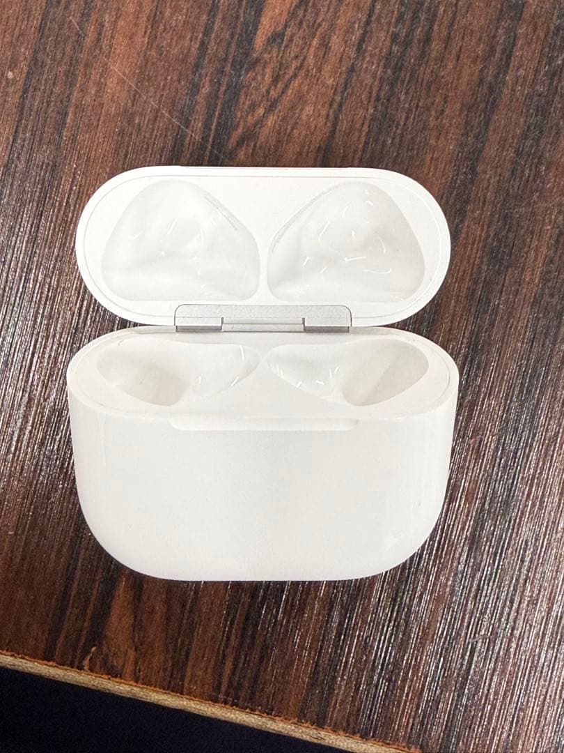 AirPods 4 アクティブノイズキャンセリング搭載