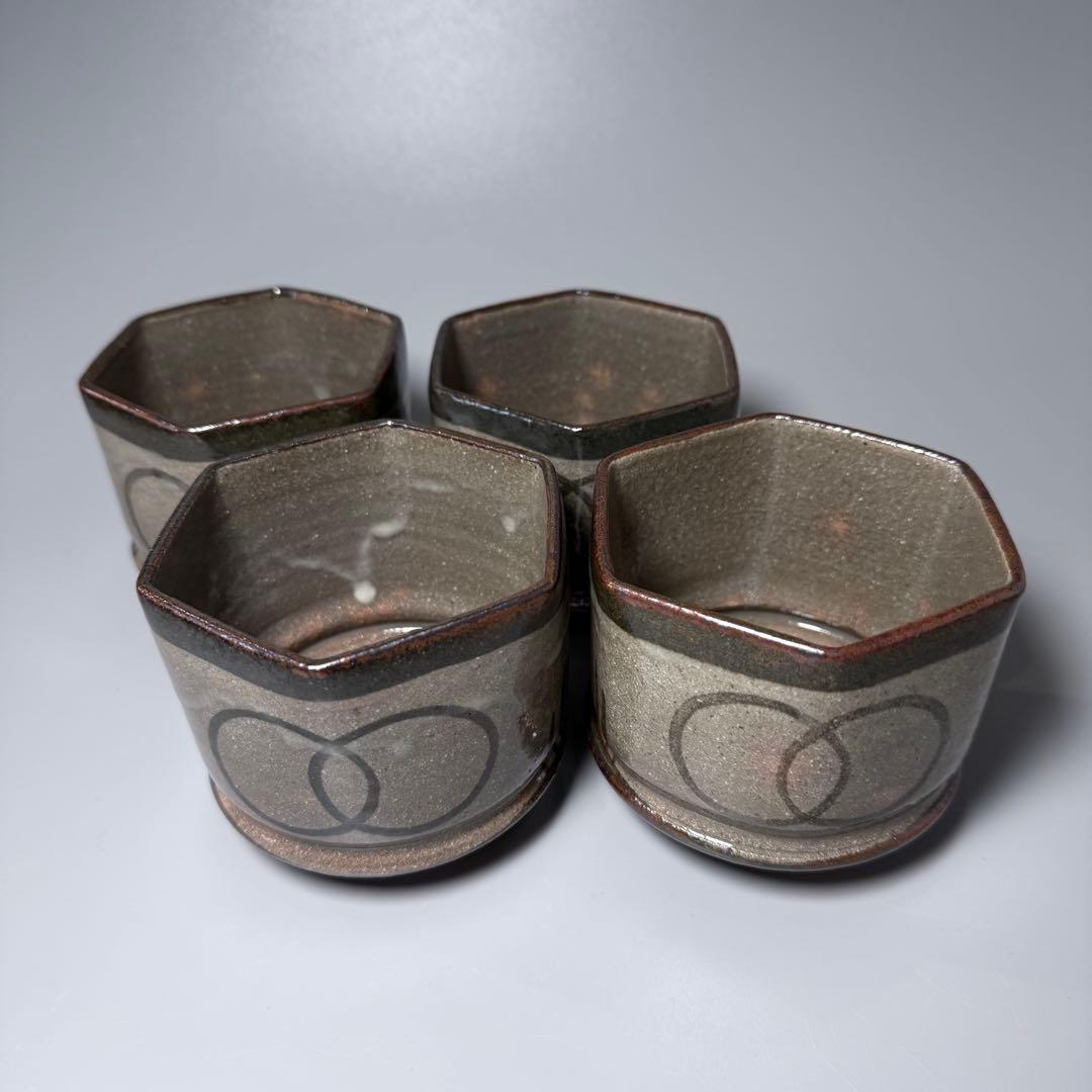 中里重利　造　絵唐津　亀甲向付　四客　共箱　高さ7.9cm　おしゃれな器