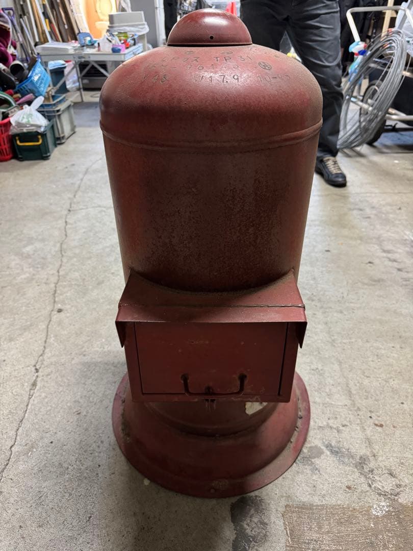 レトロな赤い郵便受け