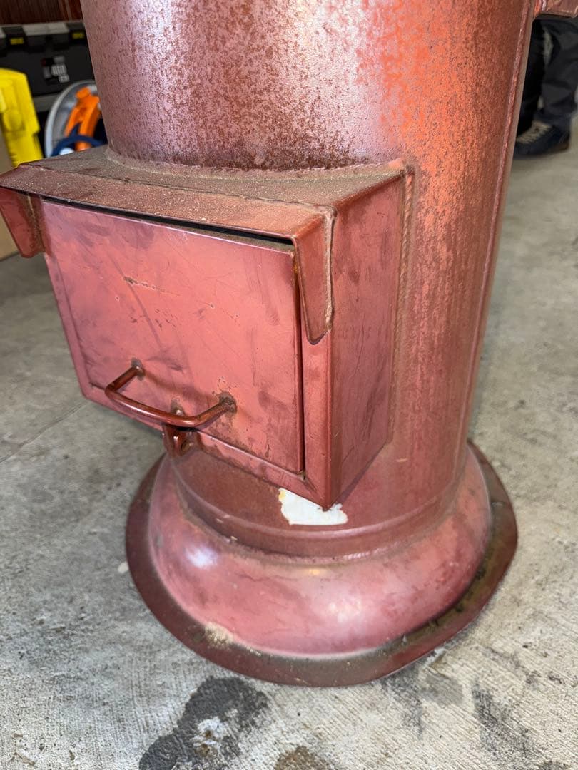 レトロな赤い郵便受け