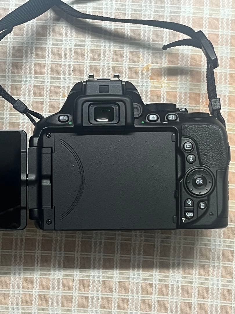 Nikon D5600 デジタル一眼レフカメラ 18-55mmレンズ付き