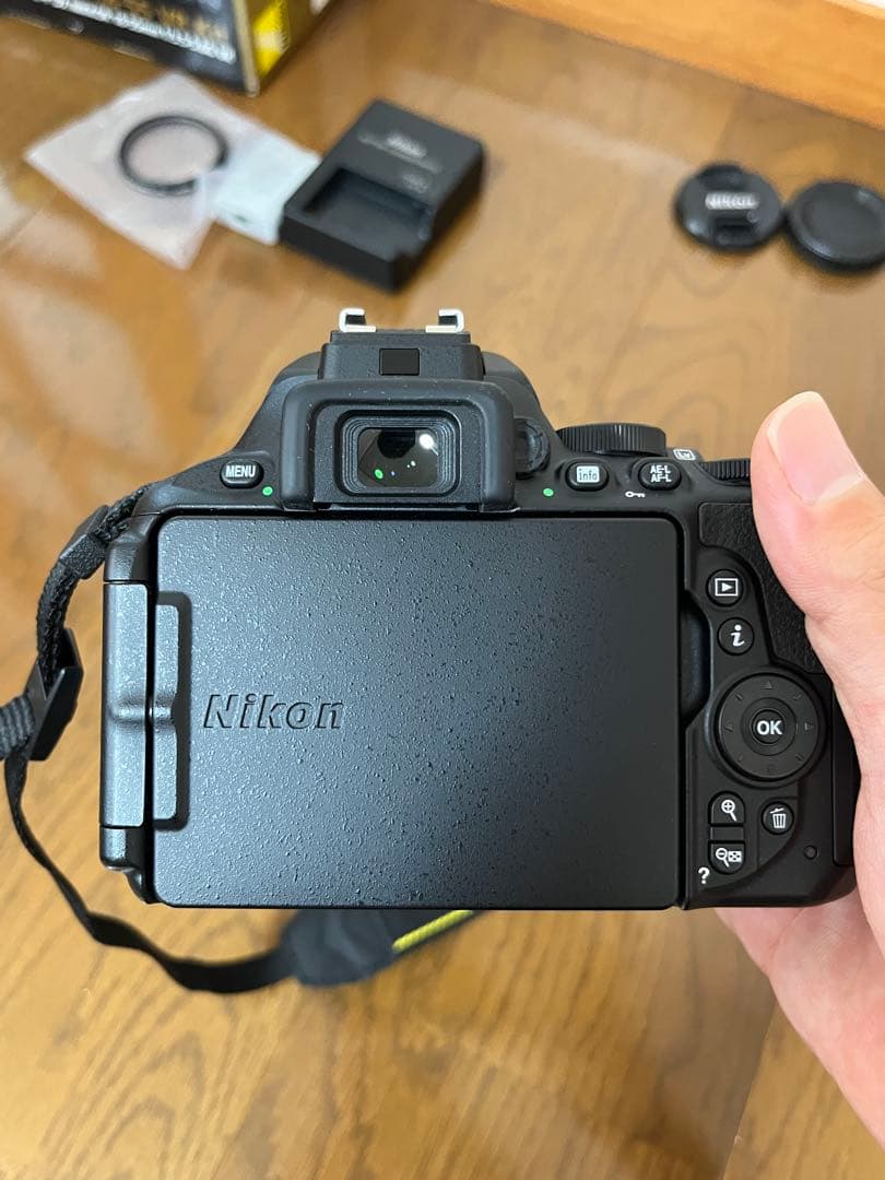 Nikon D5600 デジタル一眼レフカメラ 18-55mmレンズ付き