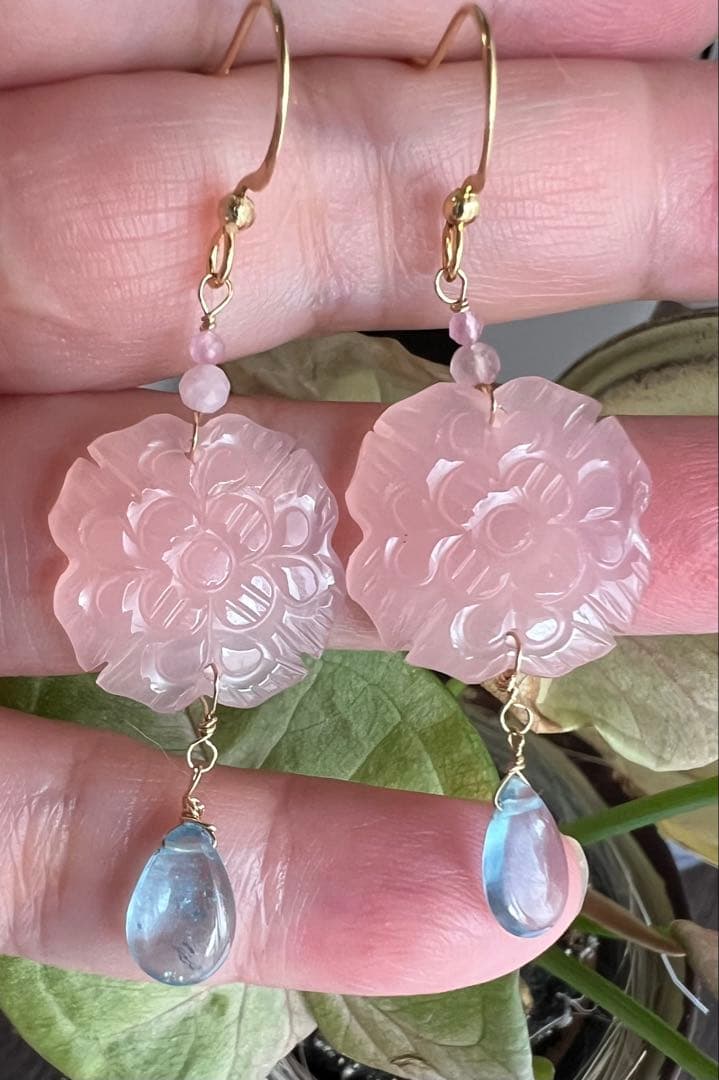 ピンク　カルセドニー　フラワー　カービング　ダブルホール　14kgf ピアス