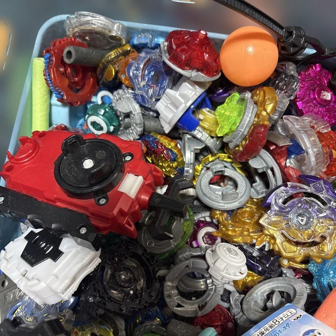 ベイブレードX　ベイブレードバースト　など　引退品　約10キロ