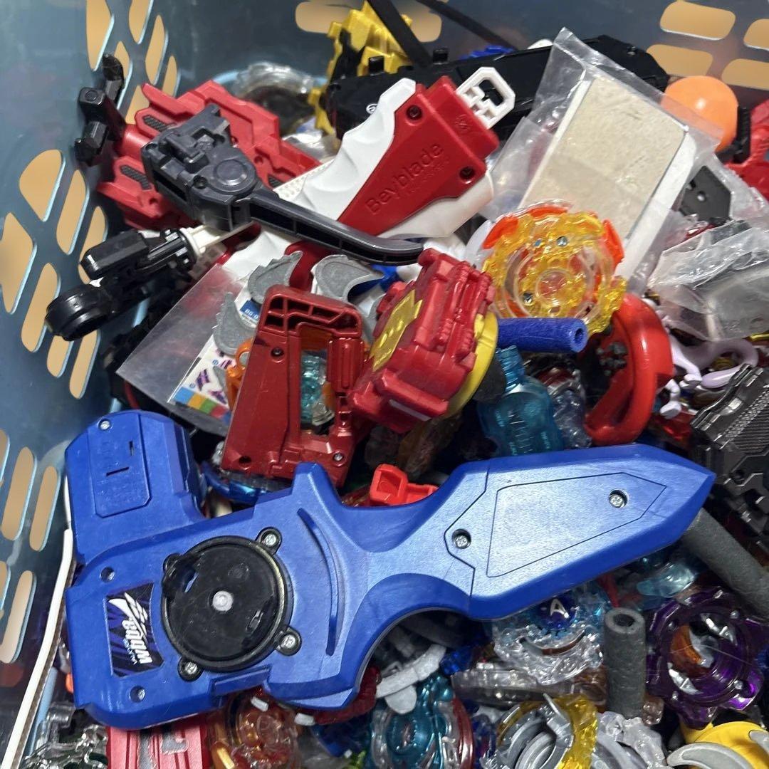 ベイブレードX　ベイブレードバースト　など　引退品　約10キロ