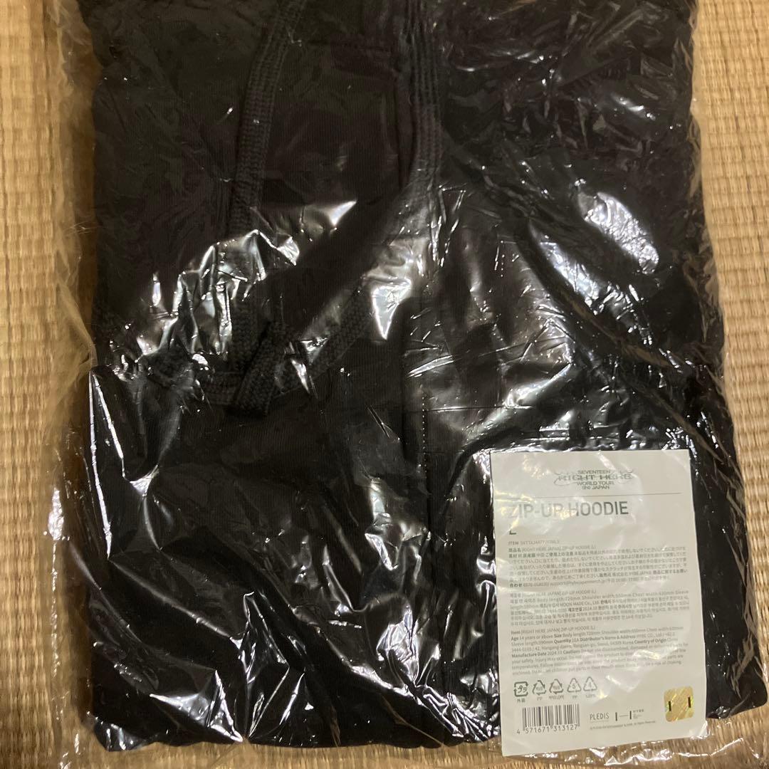 SEVENTEEN RIGHT HERE JAPAN ジップアップフーディー