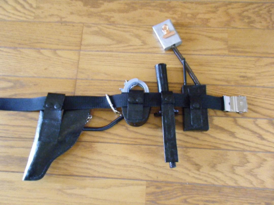 値下げ　レア　なりきりポリスベルト　腰回り完全セット 　コスプレ