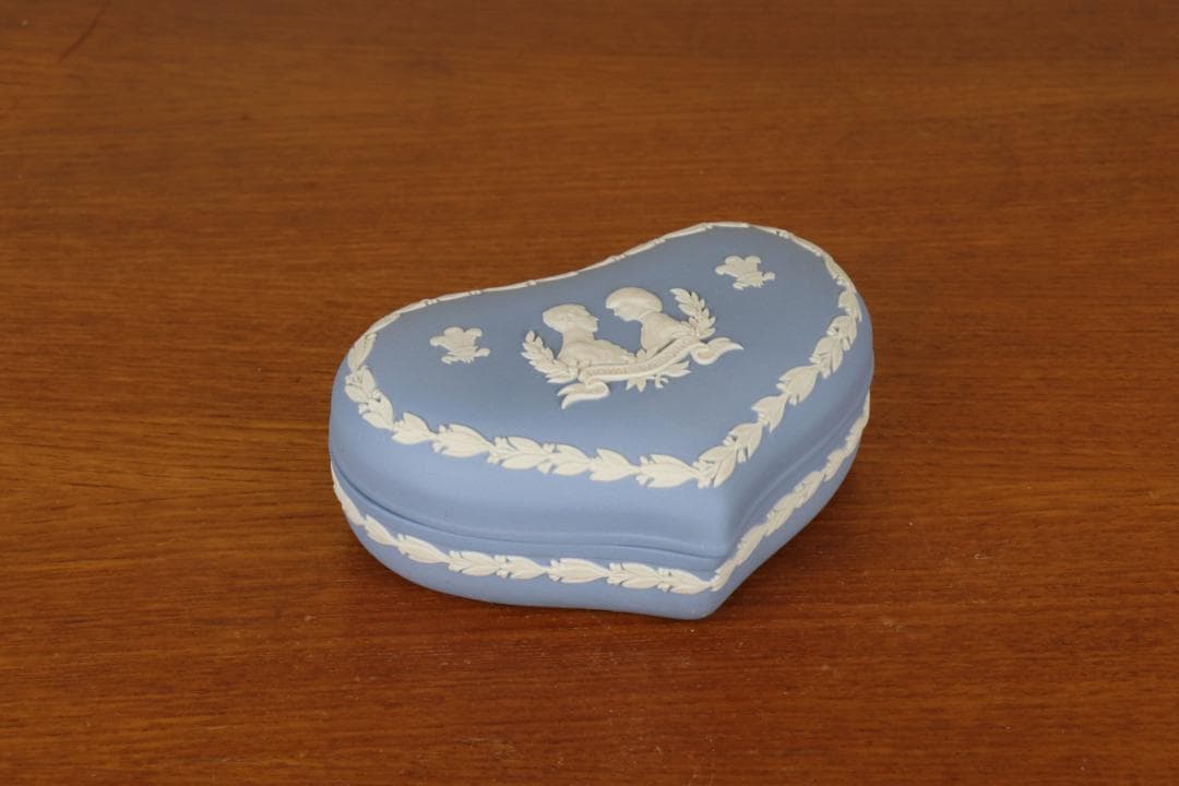 ウェッジウッド　ジャスパー　小物入れ　ダイアナ妃　成婚　1981年　ハート