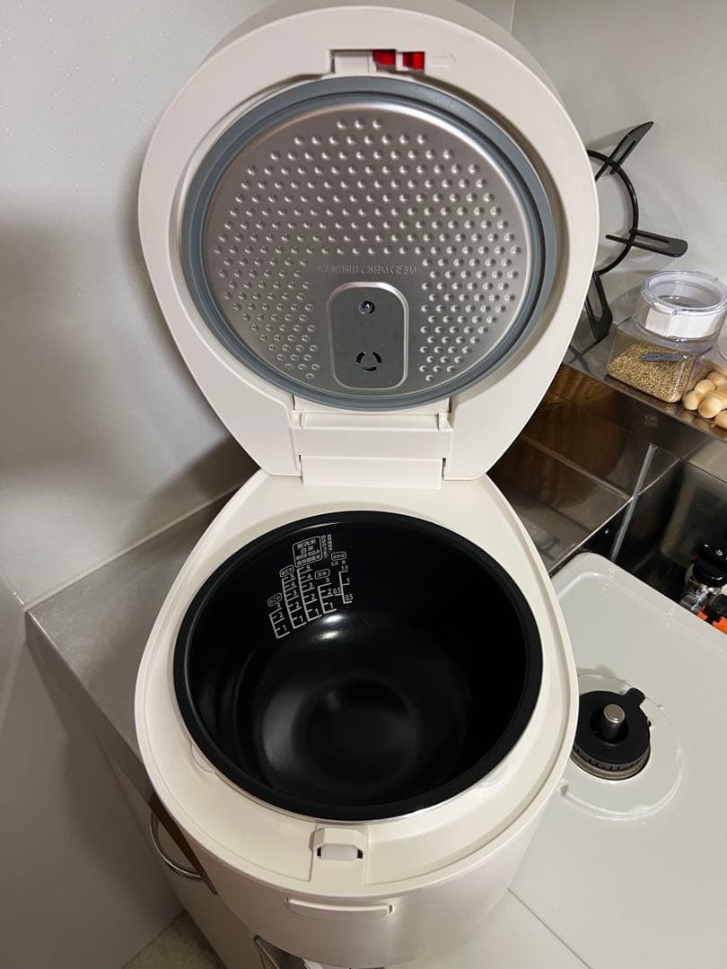 IH炊飯器 ホワイト デジタルディスプレイ