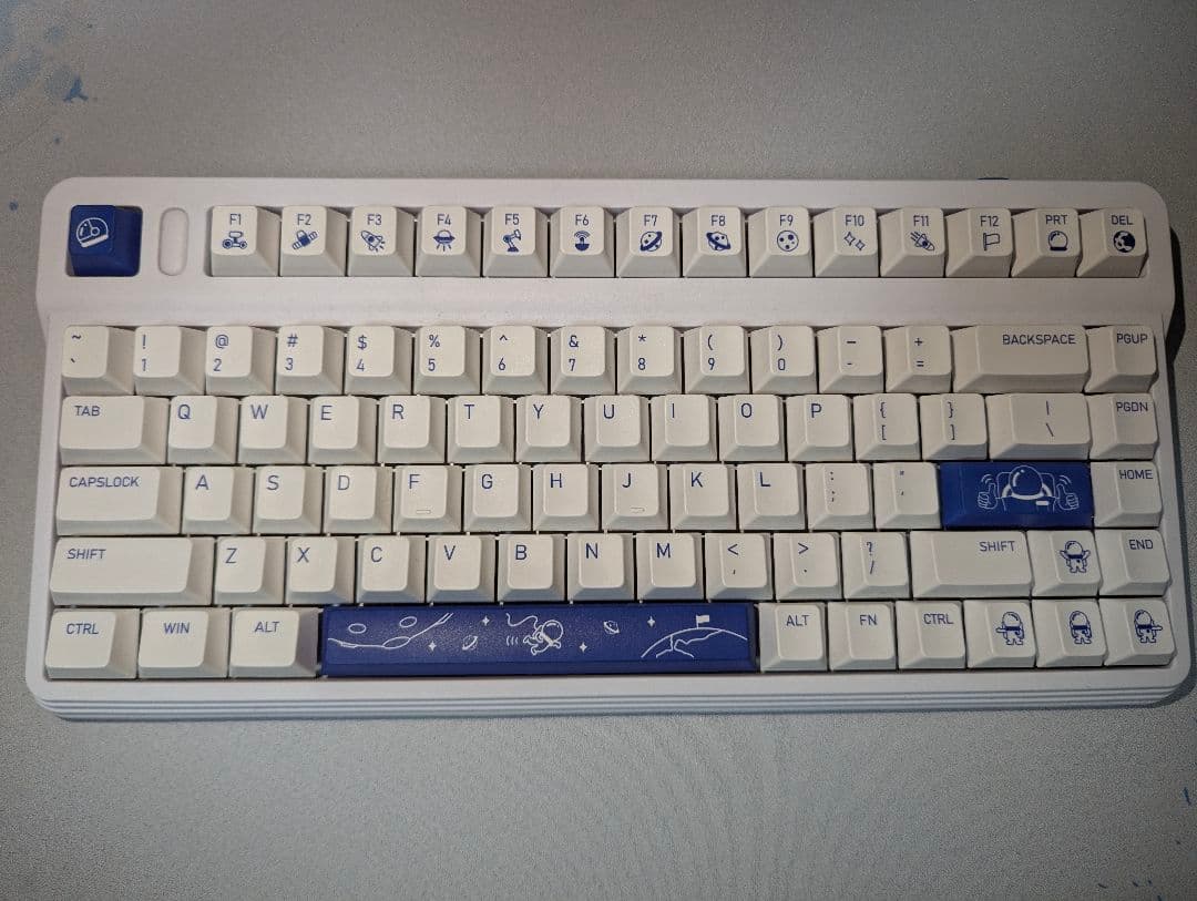 メカニカルキーボード　L80 銀軸 宇宙 キーボード 本体 USBレシーバー