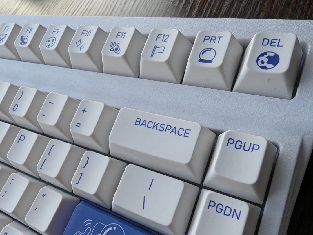 メカニカルキーボード　L80 銀軸 宇宙 キーボード 本体 USBレシーバー