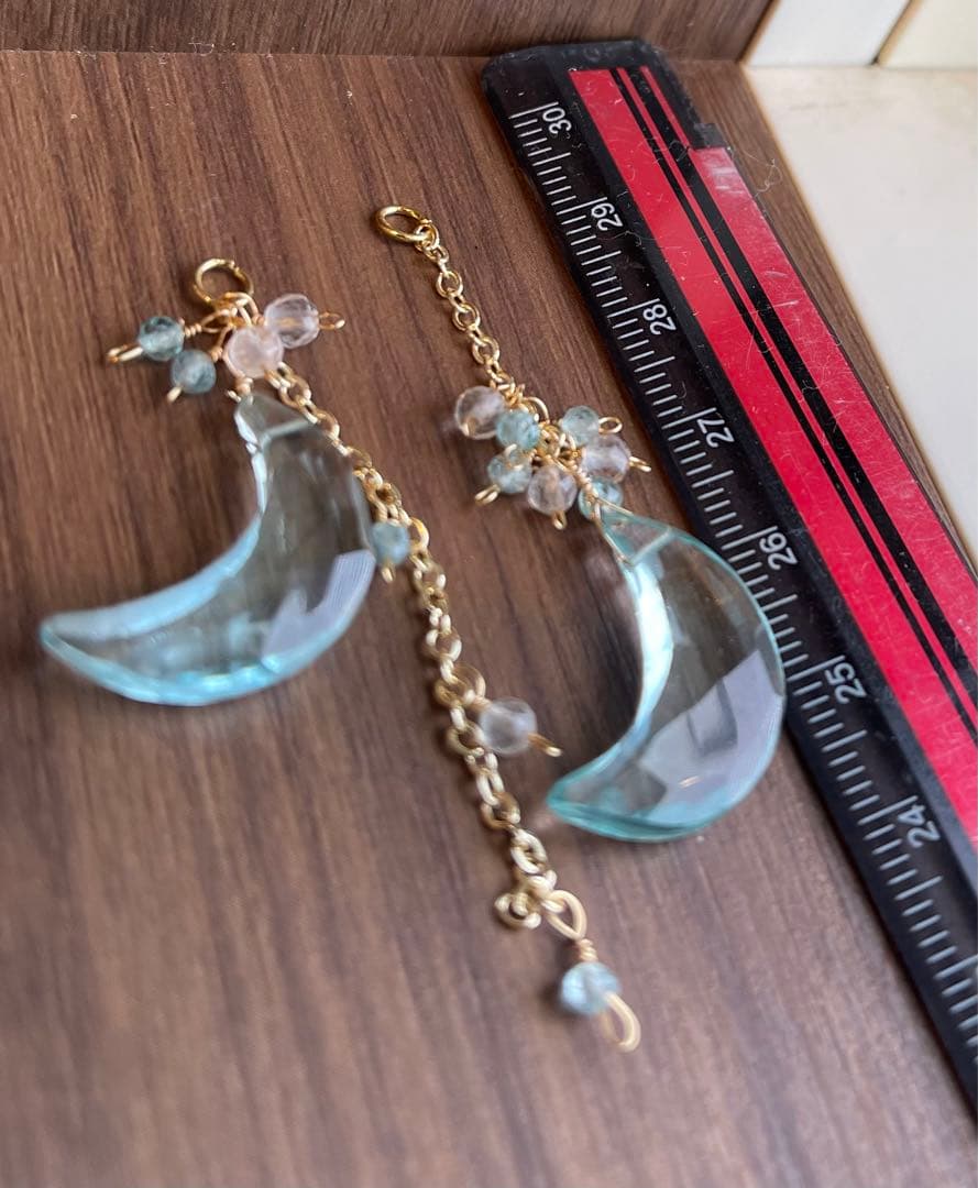 最終値下げブルートパーズカラークォーツ月のアシンメトリーピアスチャーム☆
