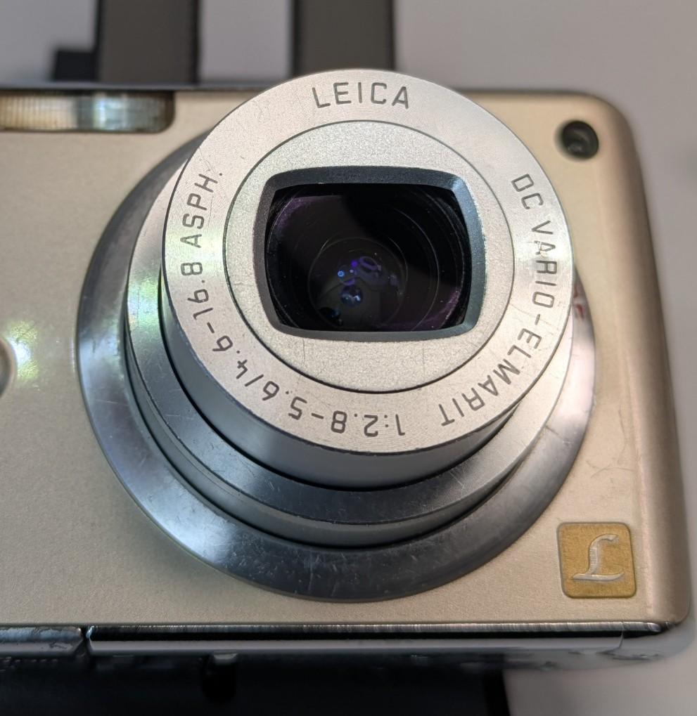 Panasonic LUMIX DMC-FX07 デジタルカメラ ゴールド