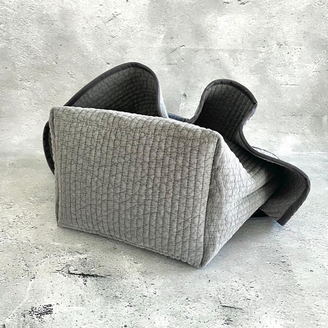 フレアフリル付きトートバッグ（M）　ヌビバッグ　グレー　ハンドメイド