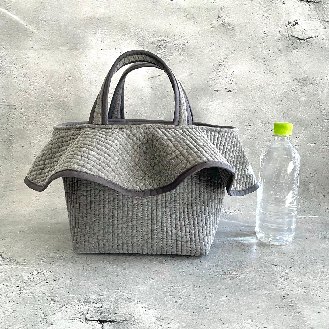 フレアフリル付きトートバッグ（M）　ヌビバッグ　グレー　ハンドメイド