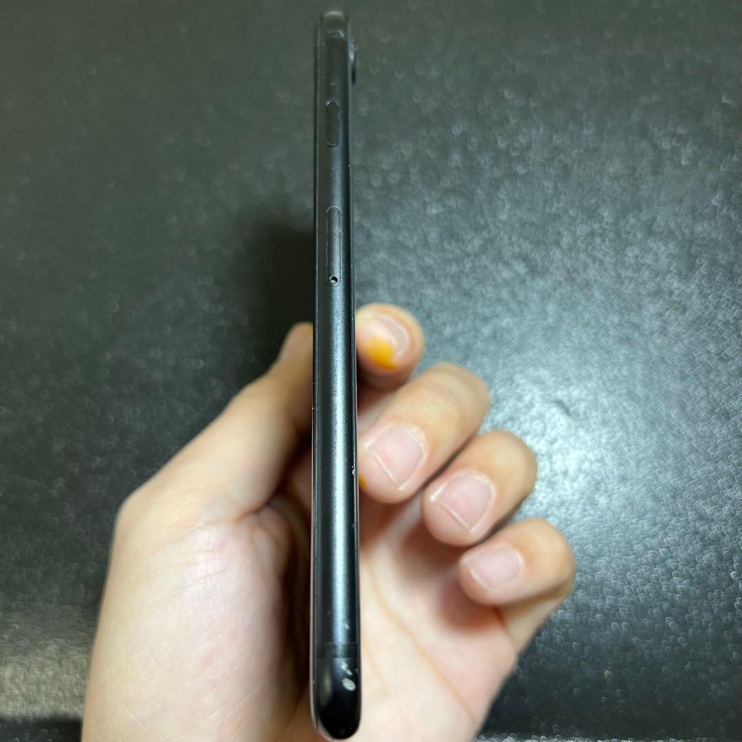 【早い者勝ち】iPhoneSE 第2世代　64GB SIMフリー