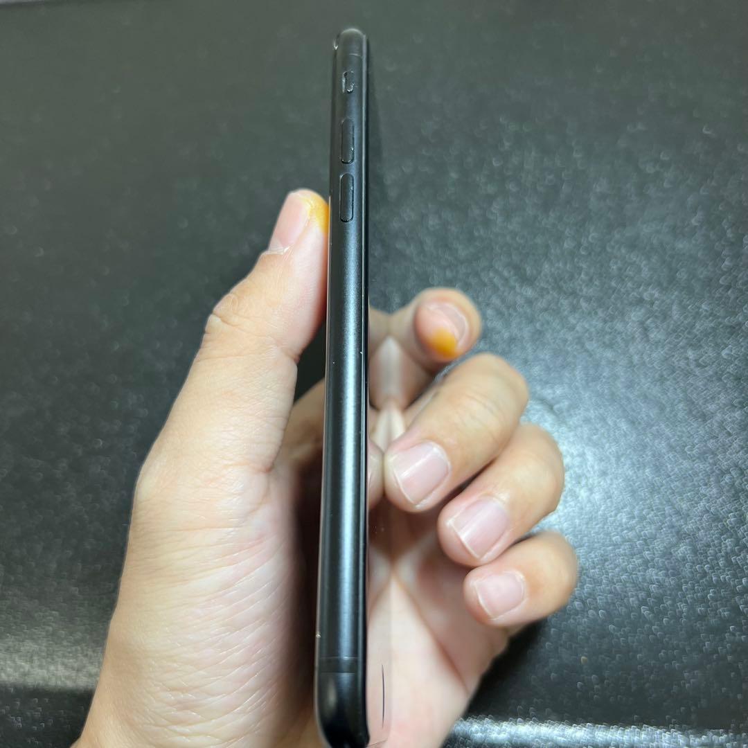 【早い者勝ち】iPhoneSE 第2世代　64GB SIMフリー