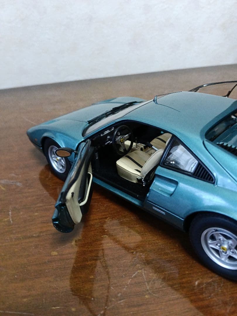 京商1/18 フェラーリ308GTB 1975 パリ・サロン・デビューバージョン