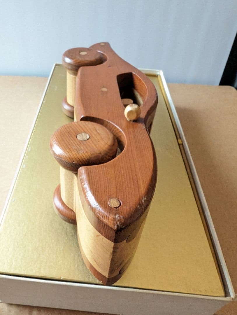 ♥ 木製 スポーツカー 　おもちゃ　おもちゃの里　日本製　 置物　未来の車✨✨♥