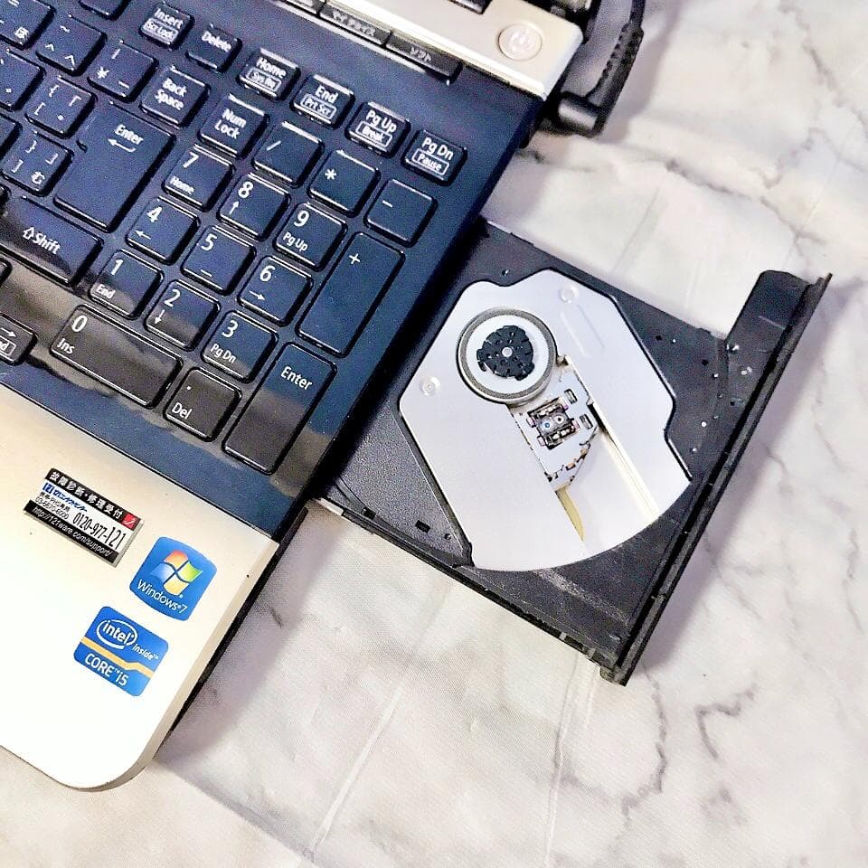 美品❣NECノートパソコン ゴールド✨薄型 大容量 カメラ付き ブルーレイ