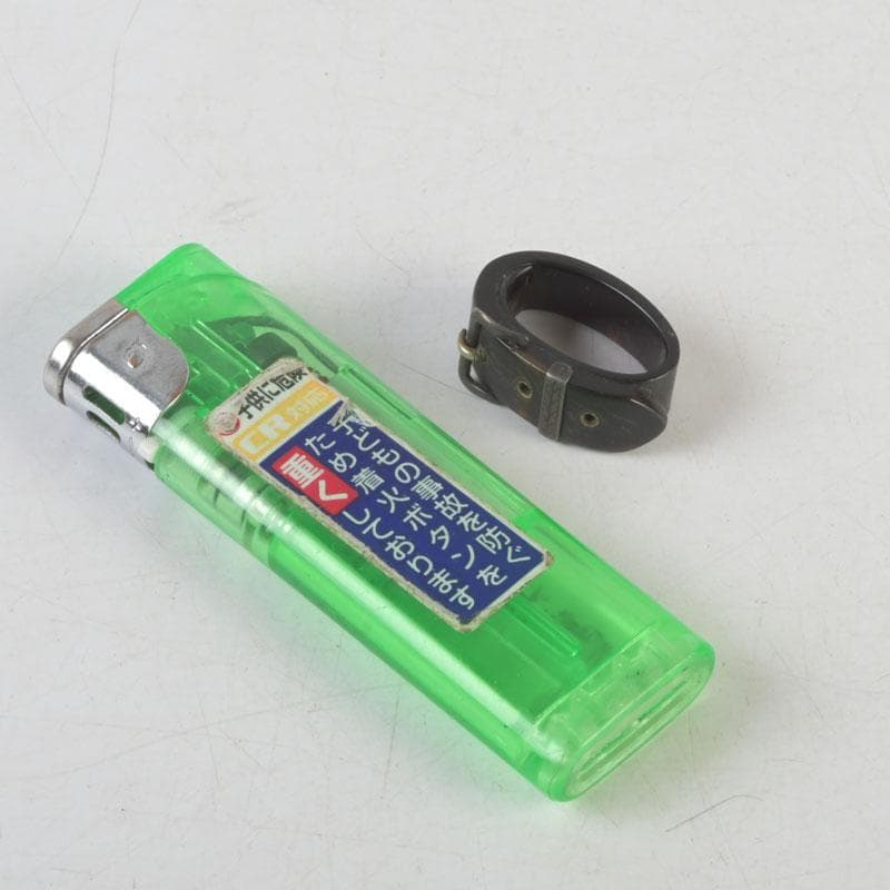 時代提げ物　鼈甲製　銀細工　ベルト型　根付　時代箱付　M　9986