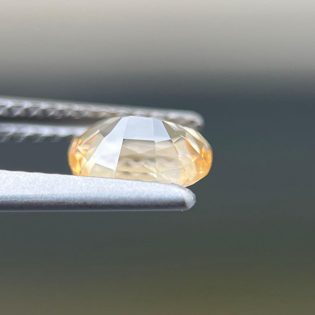 スリランカ産非加熱天然オレンジイエローサファイアルース