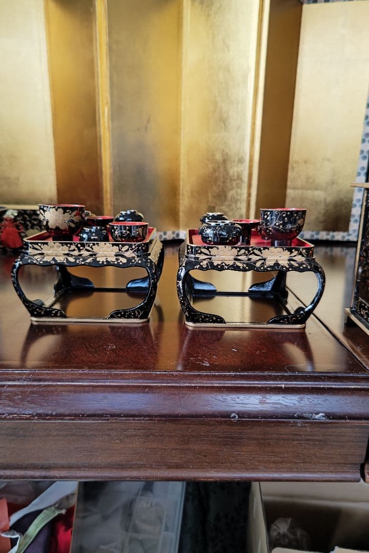 7段飾り総額 100万円のうちの、お道具一式のみの出品