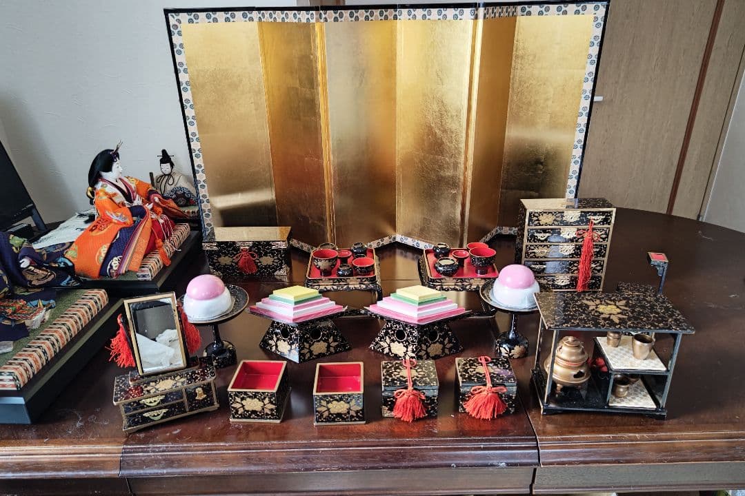 7段飾り総額 100万円のうちの、お道具一式のみの出品