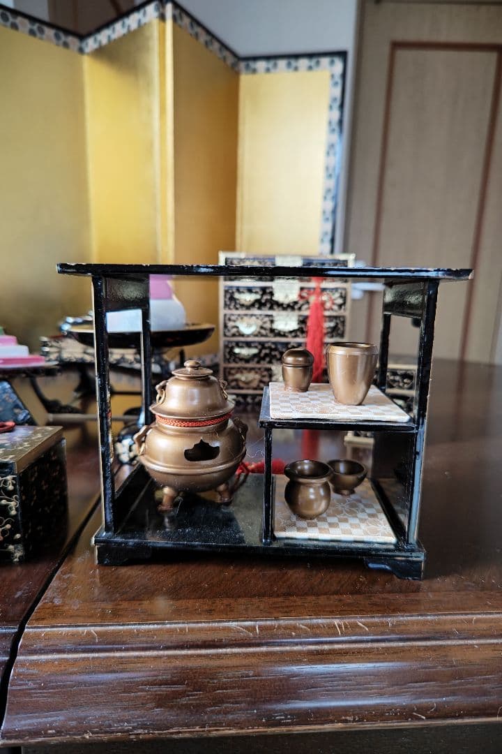 7段飾り総額 100万円のうちの、お道具一式のみの出品