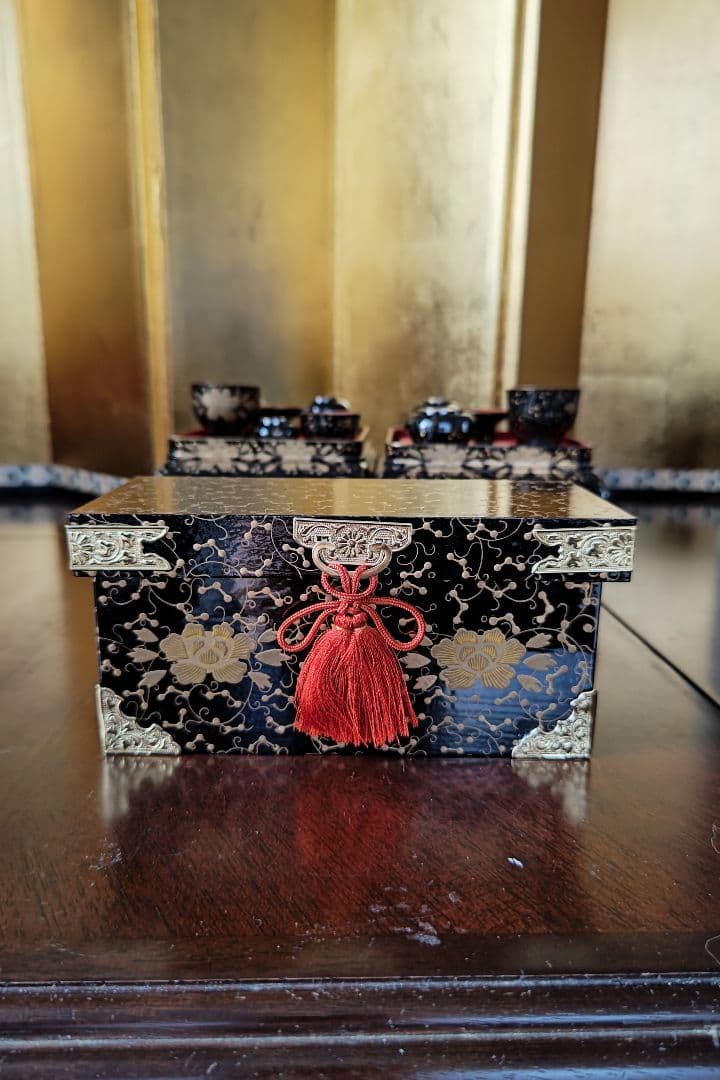 7段飾り総額 100万円のうちの、お道具一式のみの出品