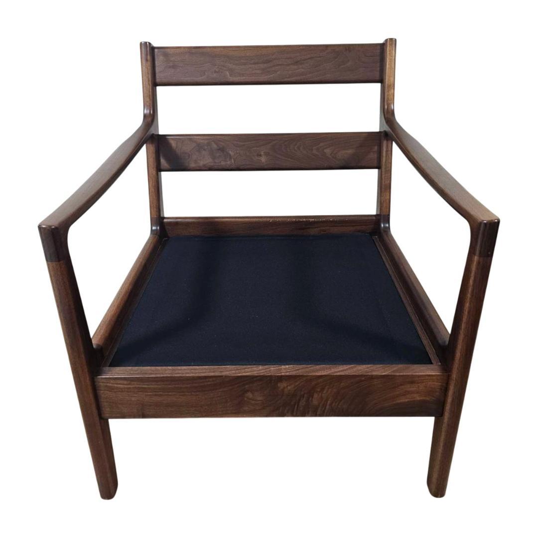 【美品】起立木工 ノルディ アームチェア① 黒 ウォールナット 椅子 レザー調