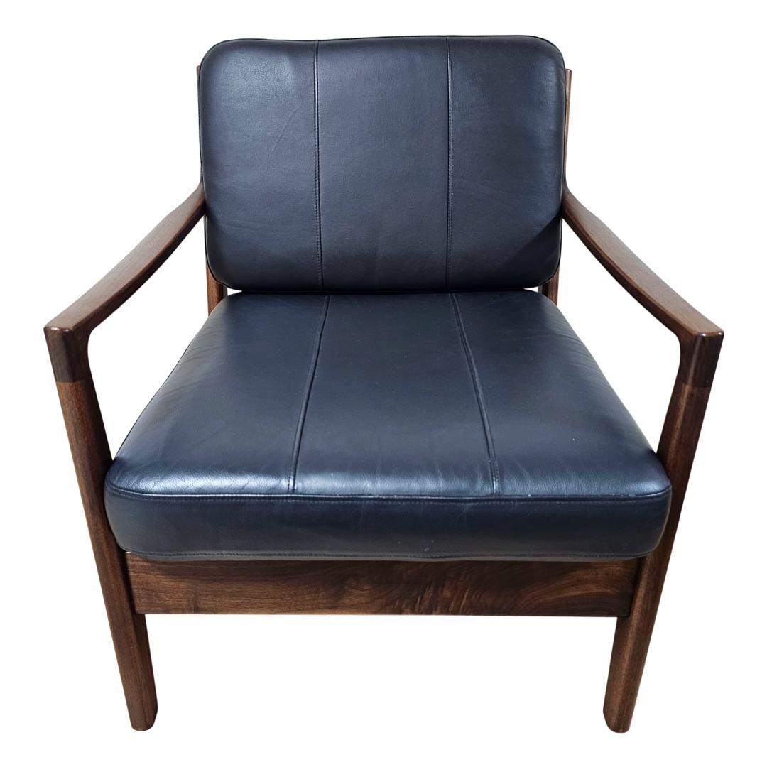 【美品】起立木工 ノルディ アームチェア① 黒 ウォールナット 椅子 レザー調