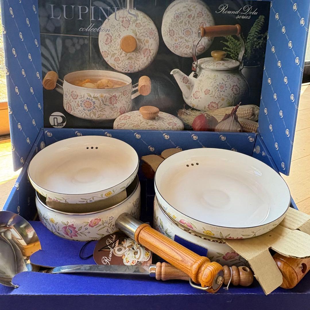 エジリーの昭和レトロな花柄ホーロー鍋　2個