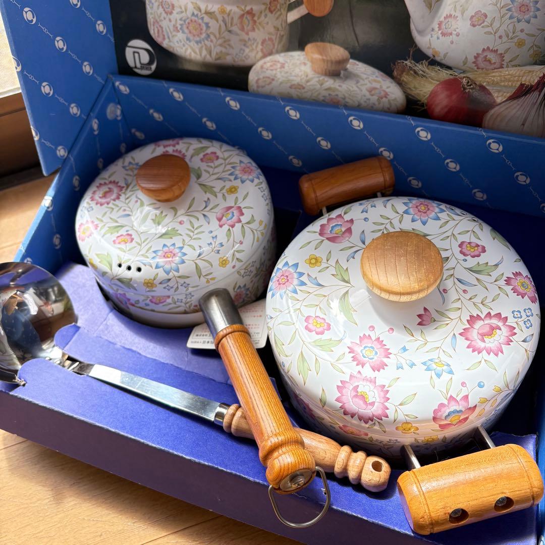 エジリーの昭和レトロな花柄ホーロー鍋　2個