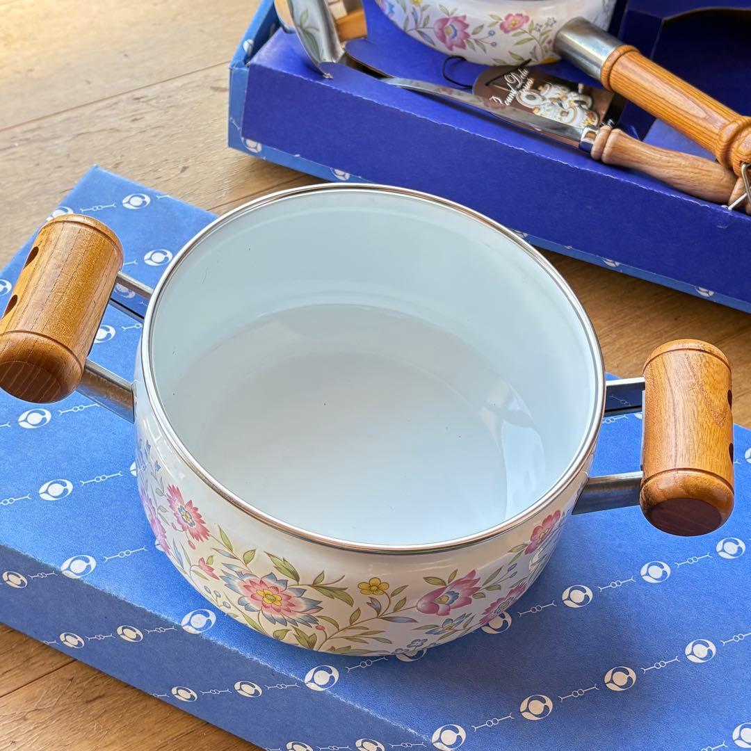 エジリーの昭和レトロな花柄ホーロー鍋　2個