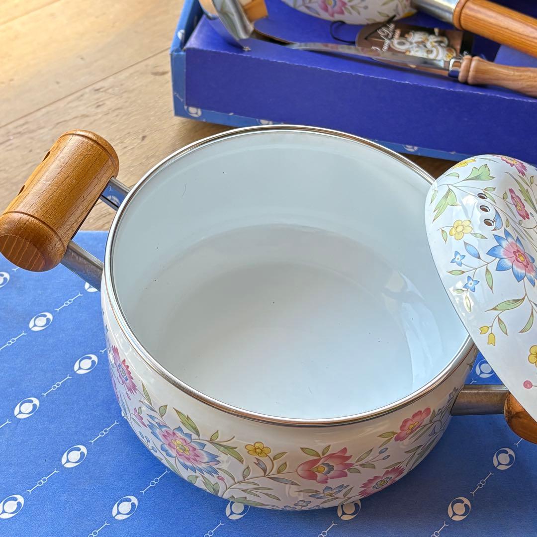 エジリーの昭和レトロな花柄ホーロー鍋　2個