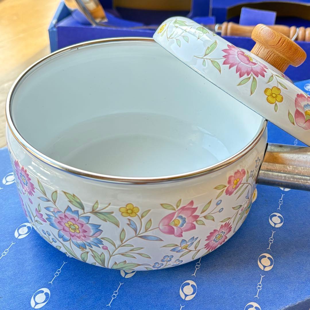 エジリーの昭和レトロな花柄ホーロー鍋　2個