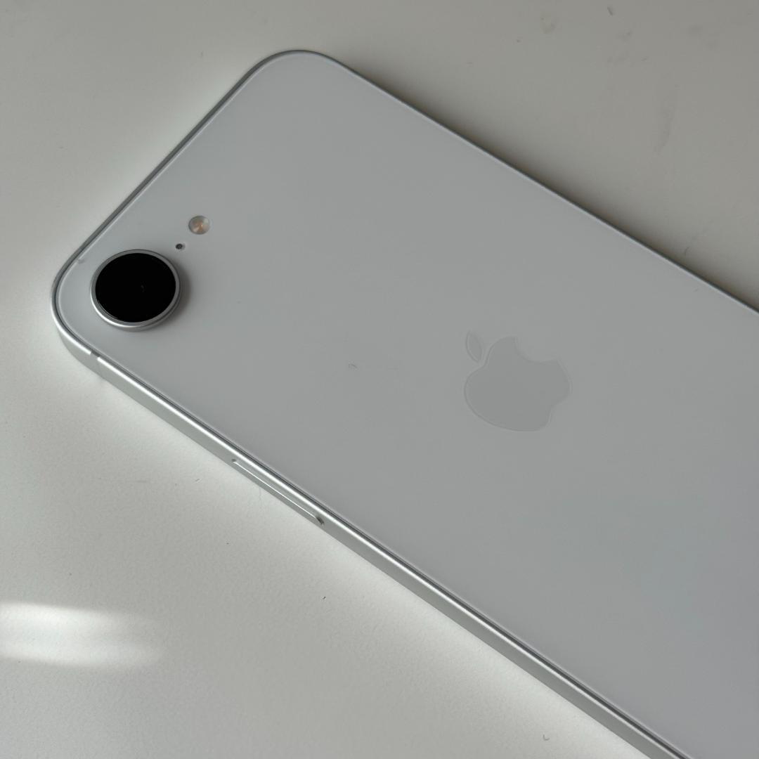 【新品同様】iPhone 16e｜128GB｜SIMフリー版　バッテリー100％
