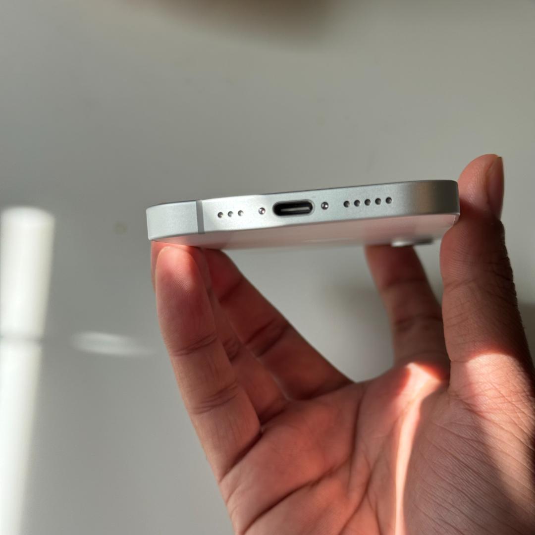 【新品同様】iPhone 16e｜128GB｜SIMフリー版　バッテリー100％
