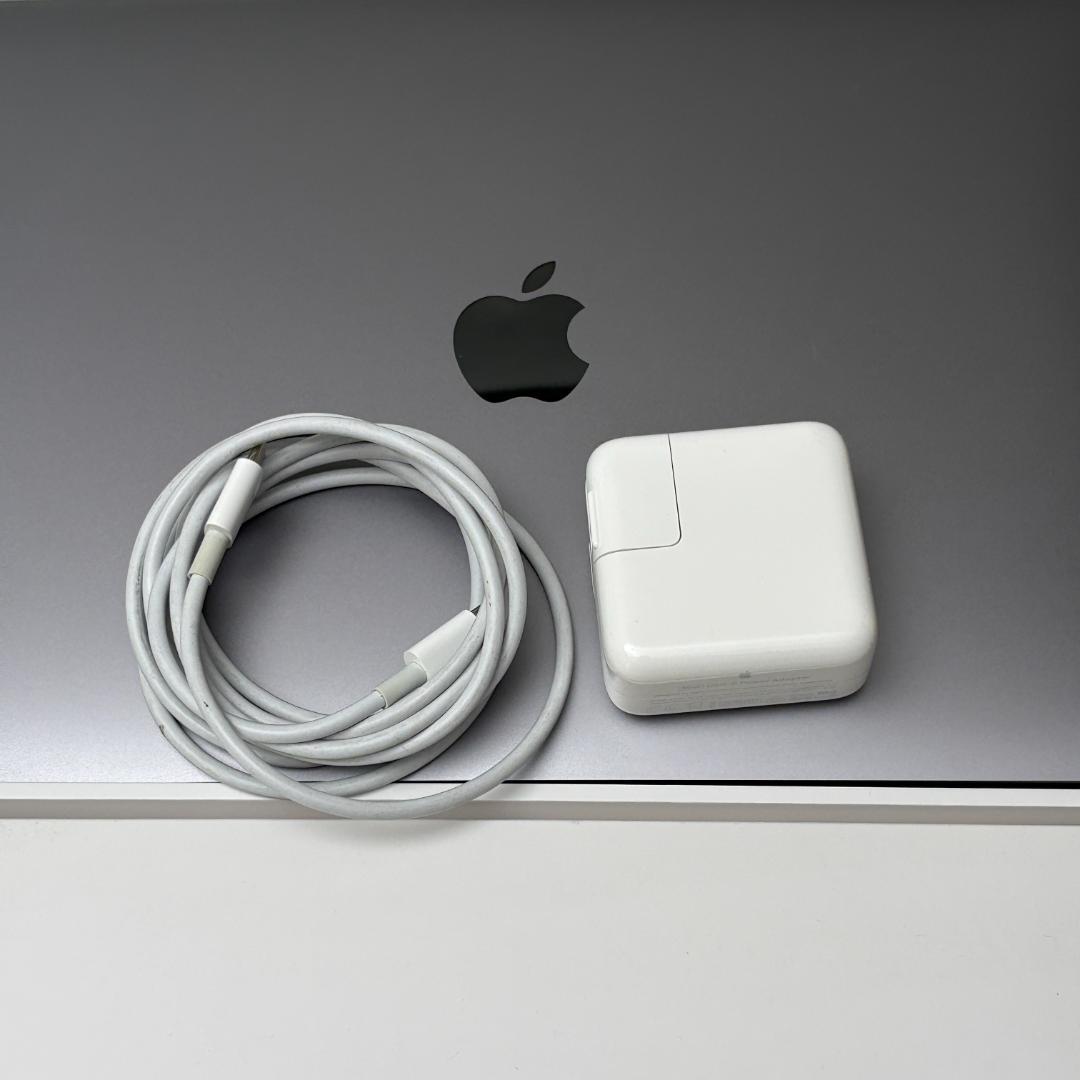 美品　M1 Macbook Air 13インチ 8GB 256GB　付属品全て