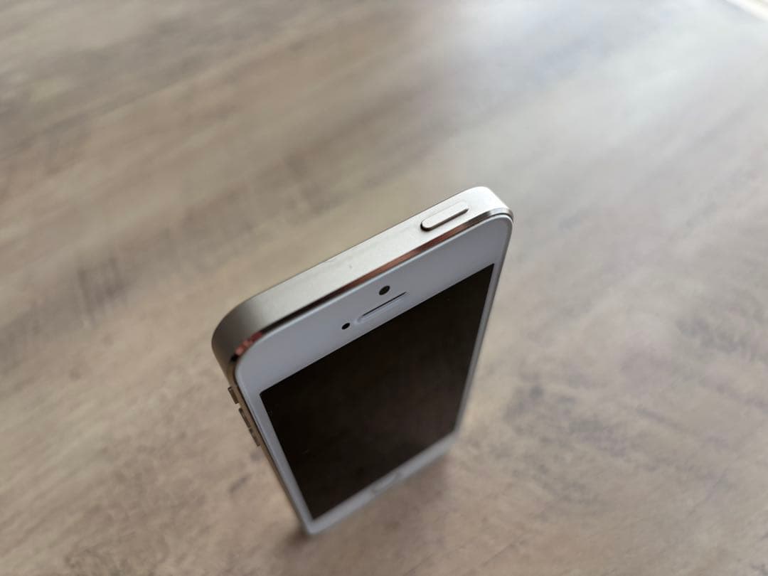 【美品】Apple iPhone SE ゴールド 32GB